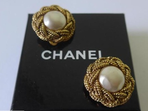 CHANEL Vintage Clip-on Filigree Gold & Pearls Earrings