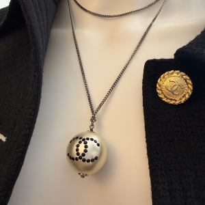 CHANEL CC Logo Pearl Ball Pendant Ruthenium Necklace Spring 2008 chanel chain necklace in ruthenium and pearl pendant