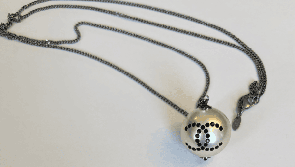 chanel chain necklace in ruthenium and pearl pendant