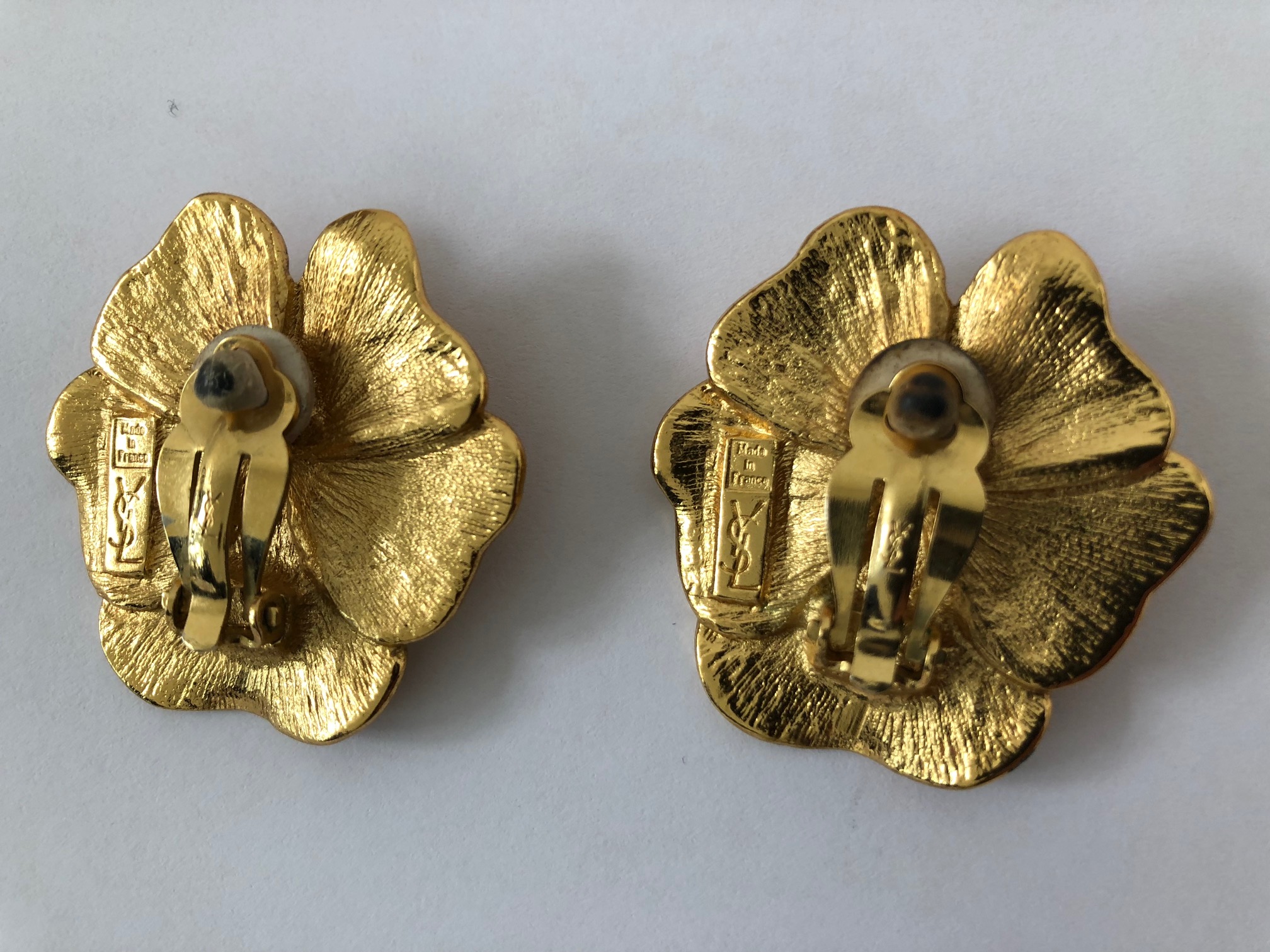 YSL YVES SAINT-LAURENT Golden 5- leaf clover Clip-On Earrings
