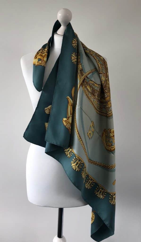 ☆HERMES エルメス シルクスカーフ LES CAVALIERS D'OR HERMES エルメス ストール スカーフ 『LES CAVALIERS D'OR（黄金