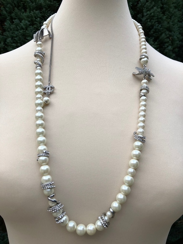 CHANEL Interlocking CC Pearl Necklace Crystal Spiral - Chelsea