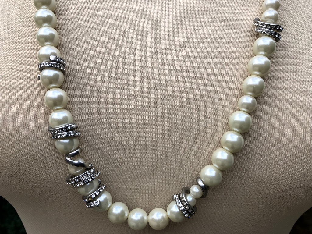 CHANEL Interlocking CC Pearl Necklace Crystal Spiral - Chelsea Vintage  Couture