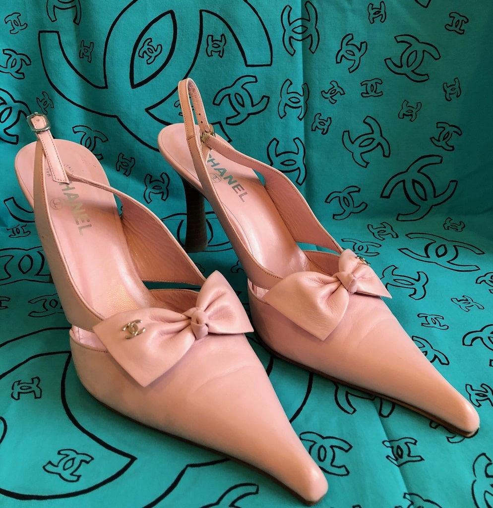 CHANEL Pale Pink Leather Slings Classic CC Logo Bow Heels Shoes Mules -  Chelsea Vintage Couture