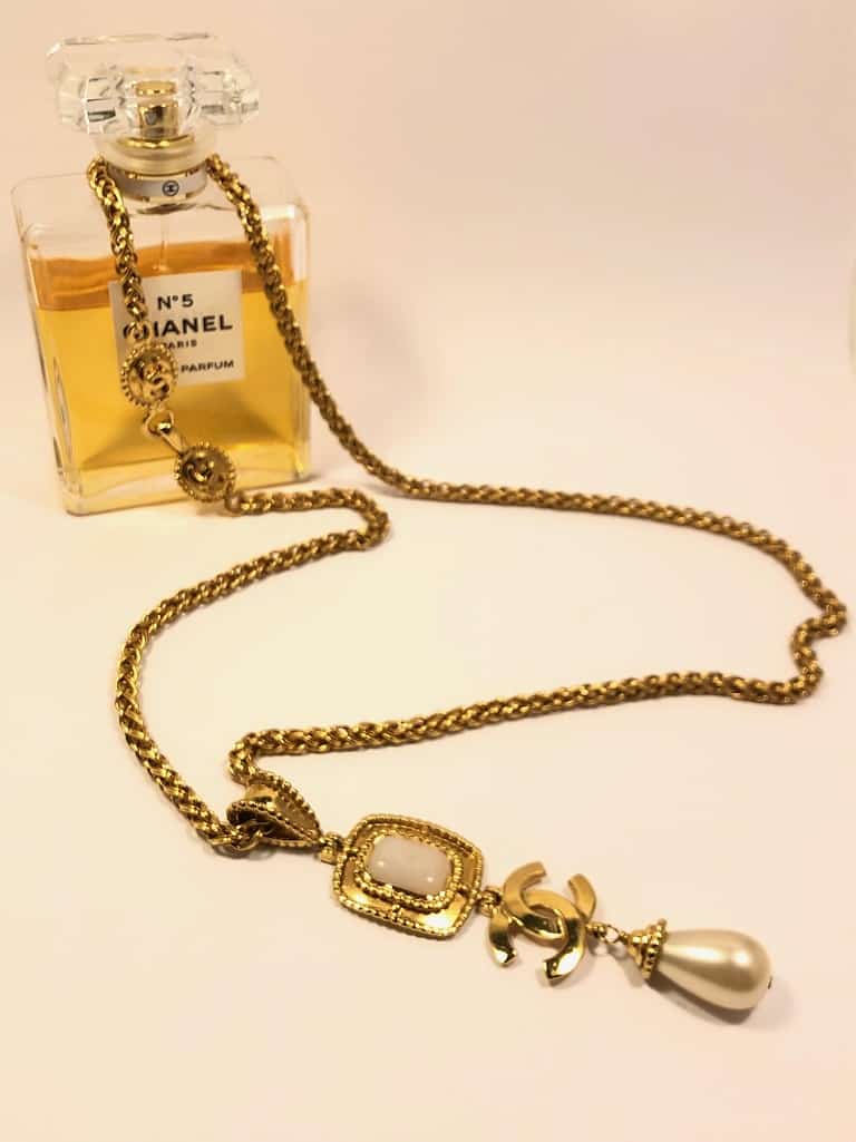 Chanel Collection 29 Vintage CC Logo Long Diamond Square Logo Necklace –  Boutique Patina