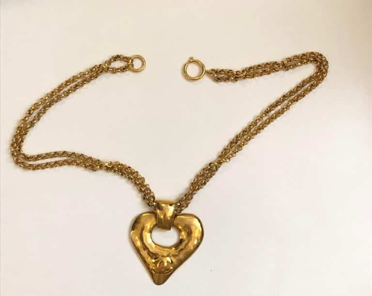 1993 Chanel Heart-Shaped Gold-Plated Pendant Necklace - Chelsea Vintage ...