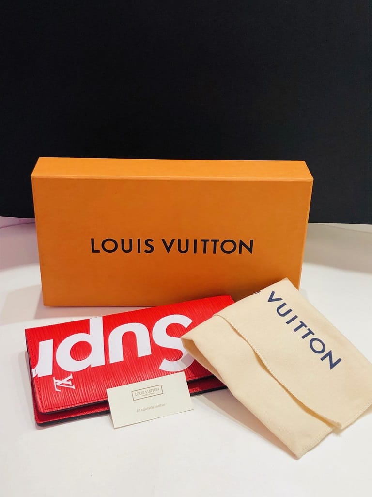Louis Vuitton x Supreme 2017 pre-owned Brazza bi-fold Wallet - Farfetch