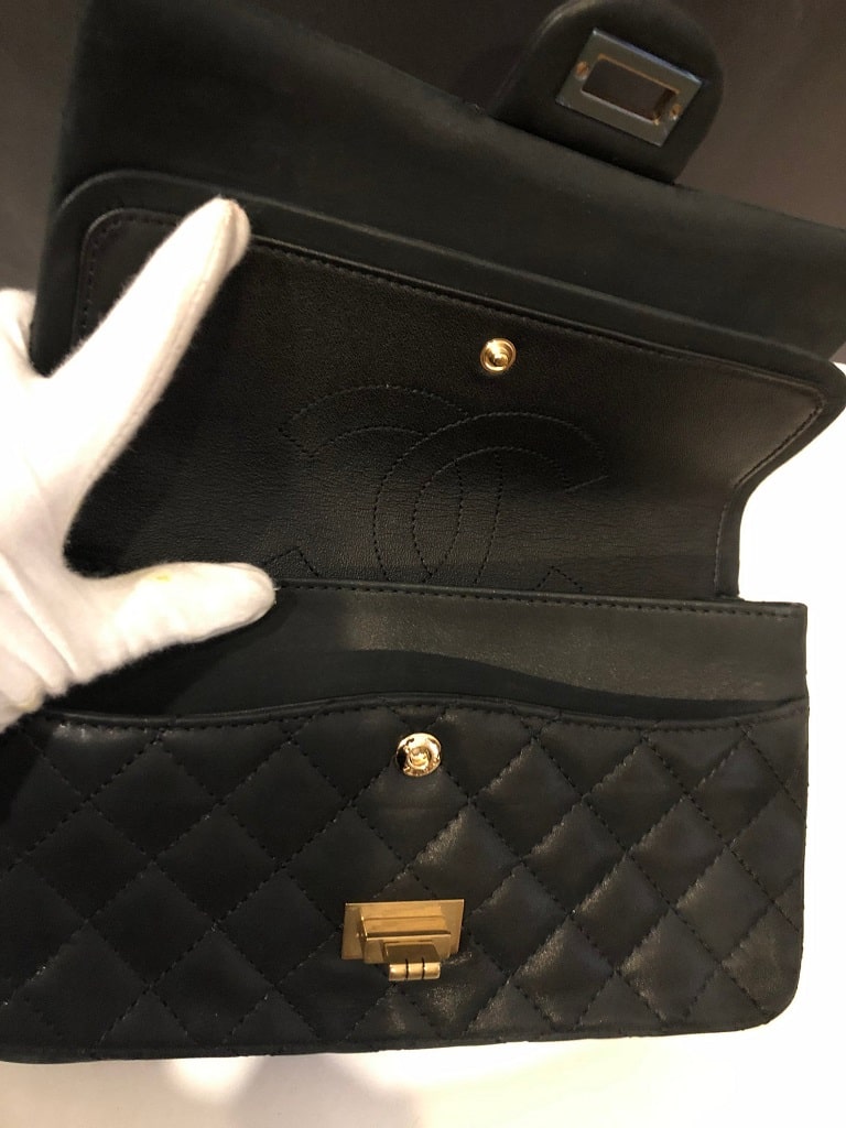 Chanel Jumbo Classic Double Flap Bag in Black Caviar Gold Hardware  [authentic], Women's Fashion, Bags & Wallets, Cross-body Bags on Carousell