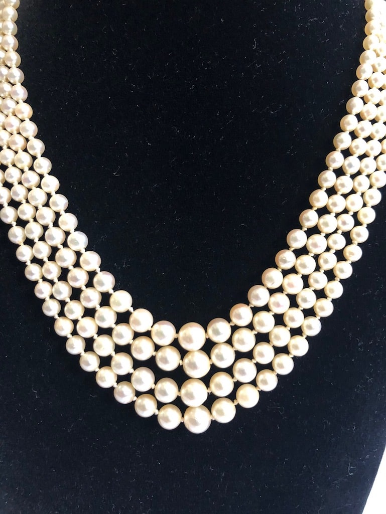 White Pearl Necklace Chanel 
