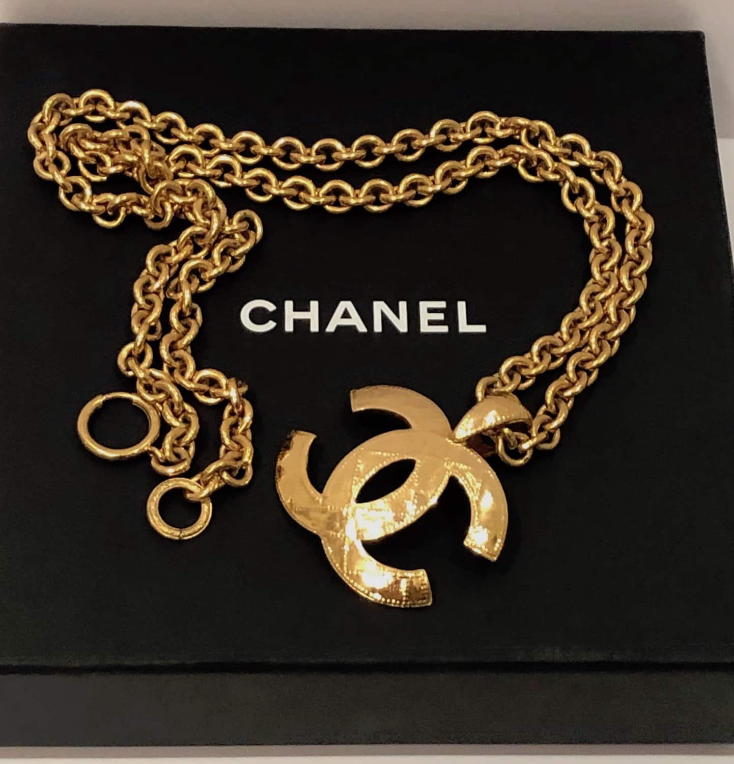 CHANEL 1994 CC Pendant Chain Necklace Vintage Gold Quilted - Chelsea Vintage  Couture