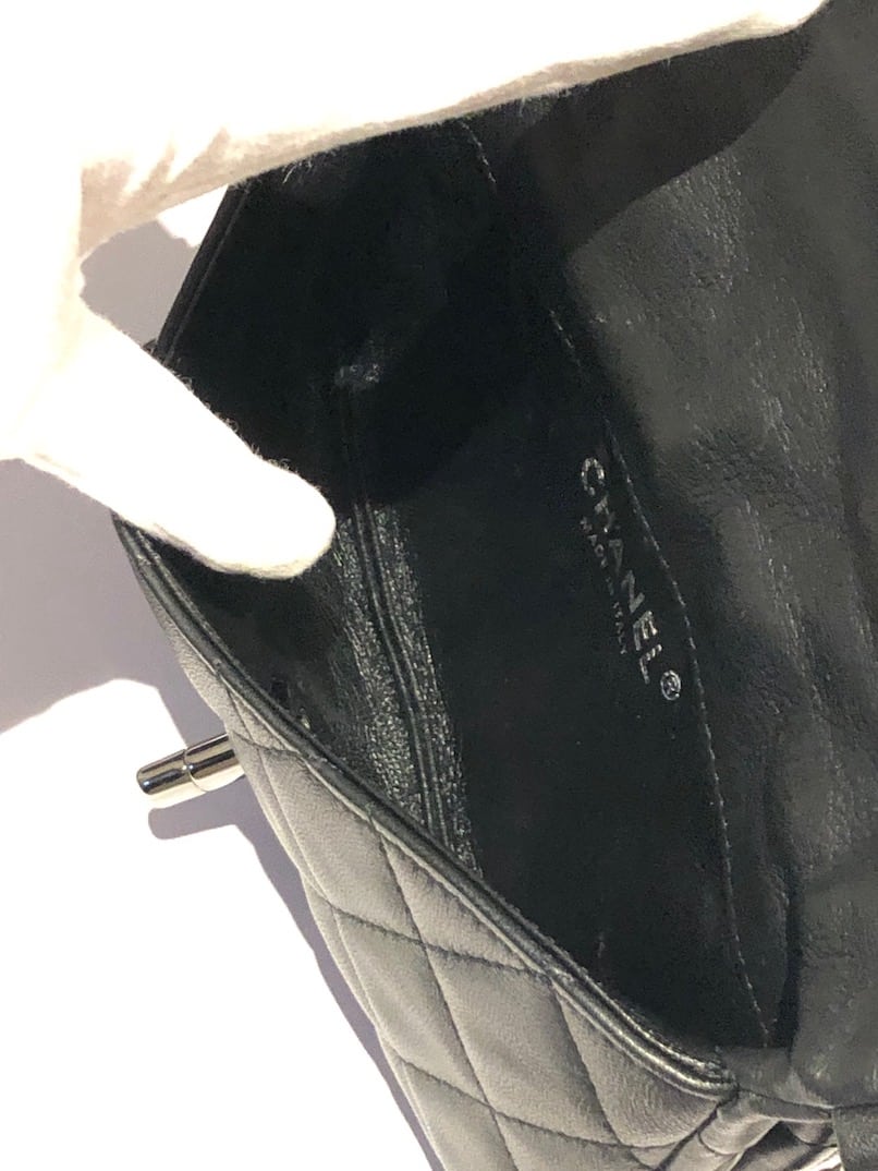 chanel lambskin classic flap bag black