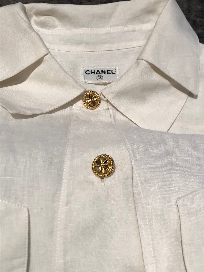 CHANEL 1990s Pleated Collar Shirt 8 Leaf Clover Chanel Buttons