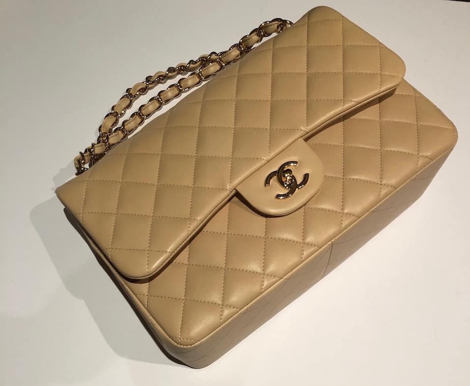 CHANEL  BEIGE LEATHER AND GOLD-TONE METAL CLASSIC