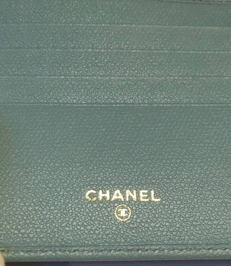 Chanel Button Logo Caviar Wallet on Chain