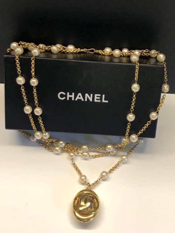 CHANEL FAUX PEARL VINTAGE CHANEL