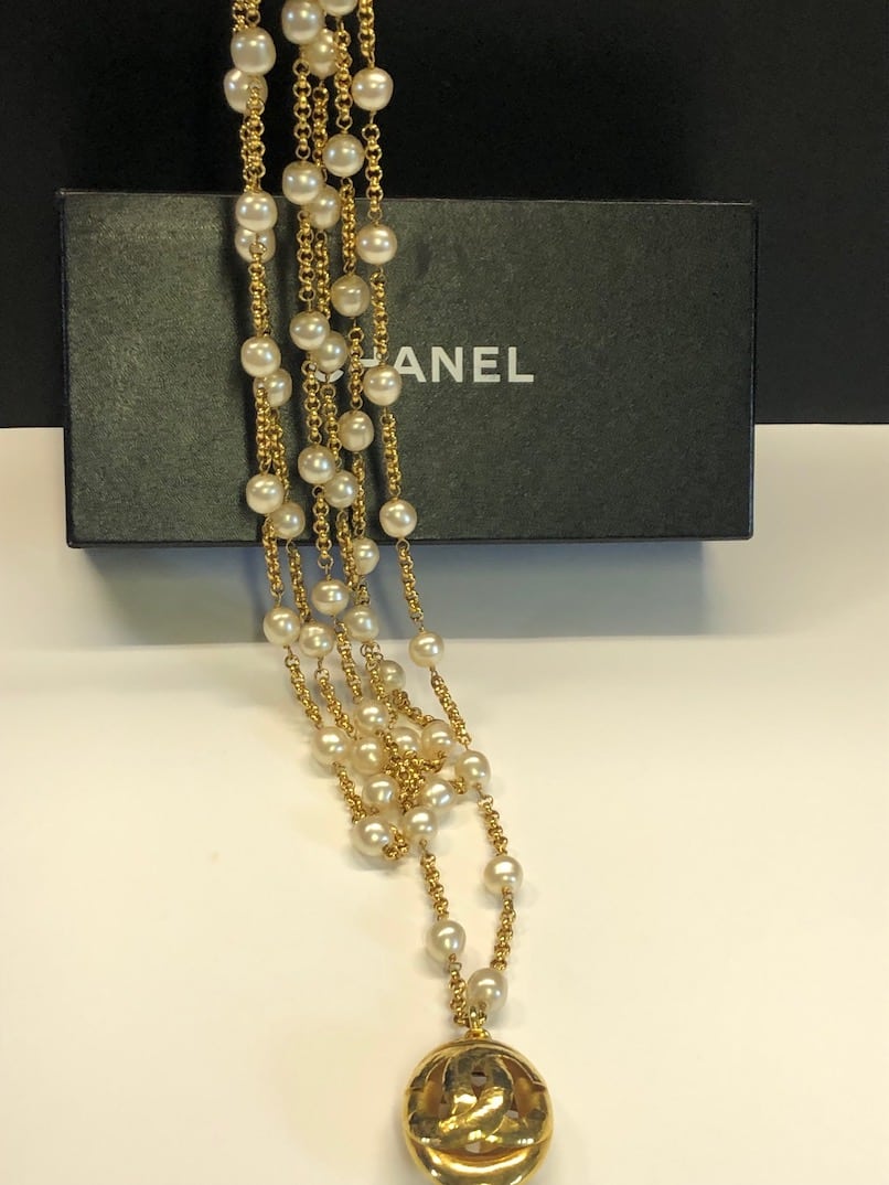 CHANEL 1980s Pearl Necklace CC Pendant 24K Gold Plated Rare