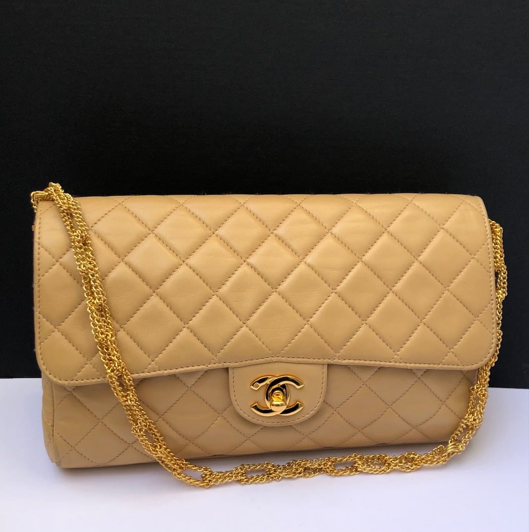 CHANEL 1994 2.55 Timeless Classic Quilted Leather Clutch Bag