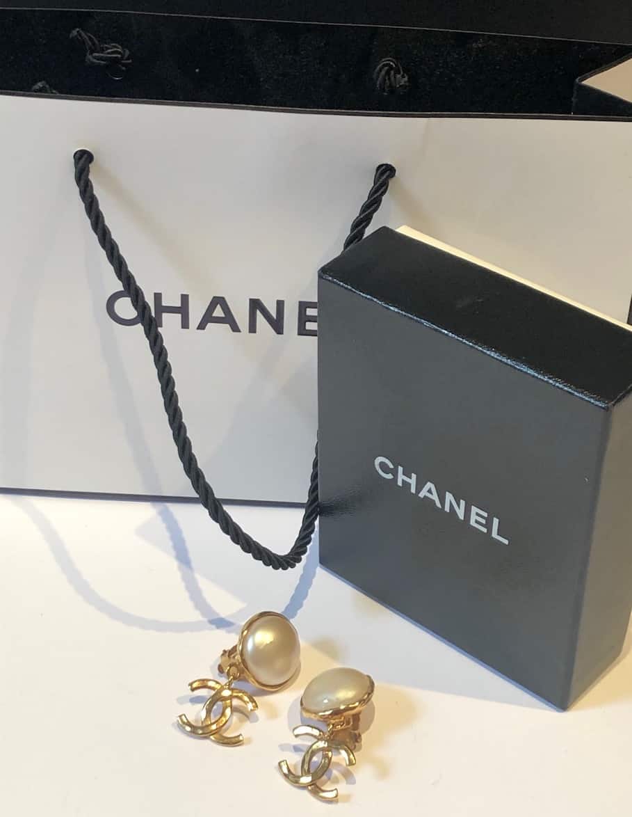 Authentic Chanel Gold and Drop Faux Pearl Pendant Gold-plated ref