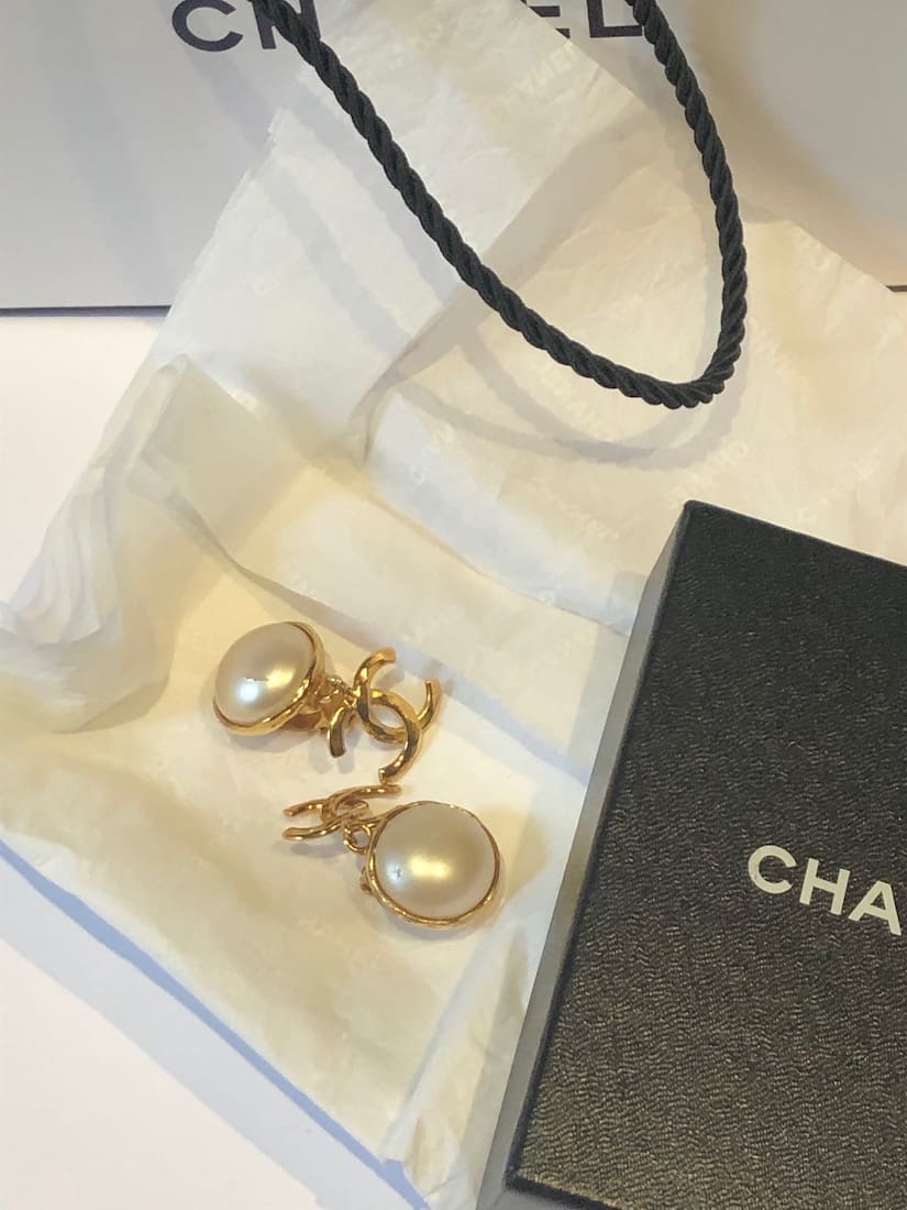 CHANEL Pre-Owned CC faux-pearl clip-on earrings