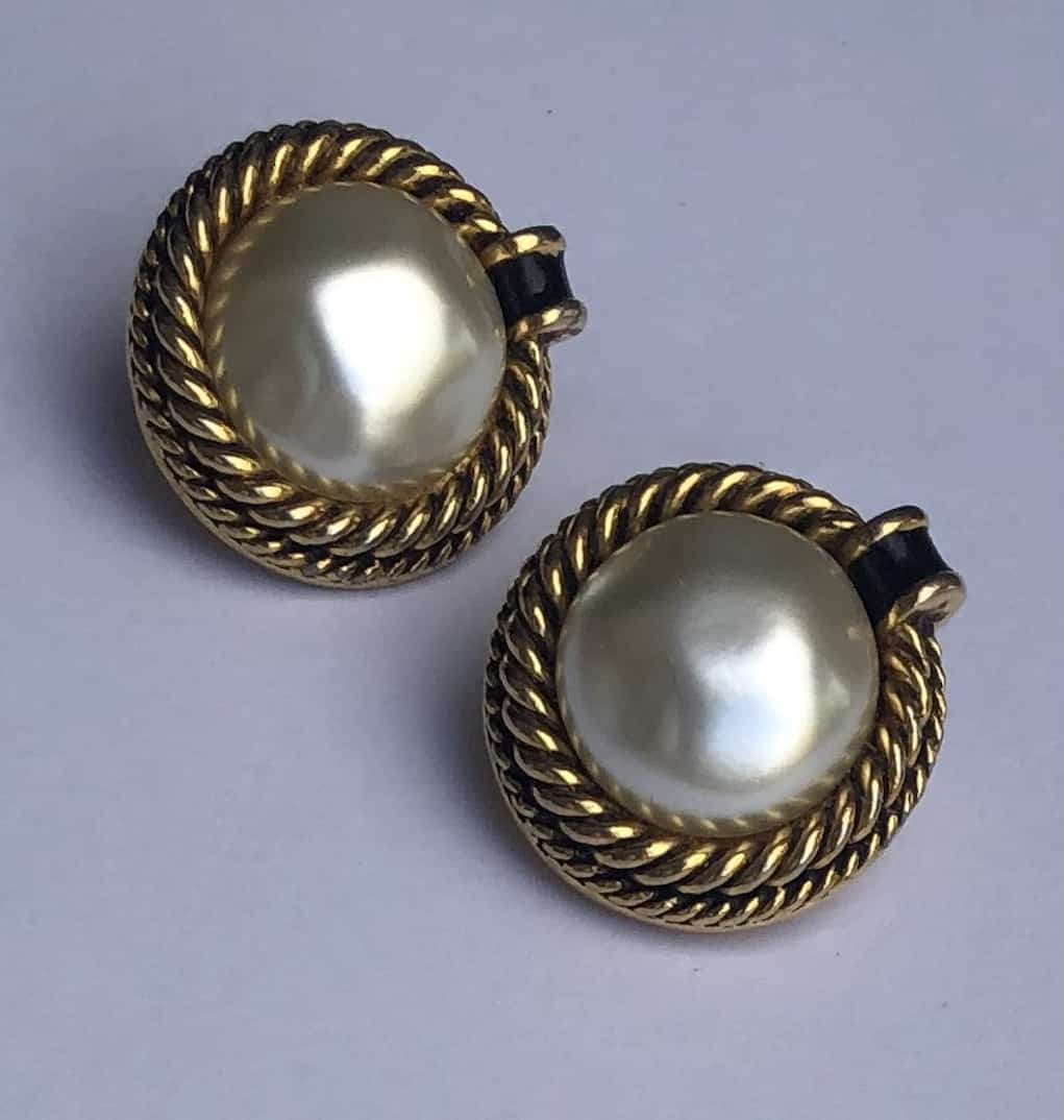 CHANEL Vintage Classic Braided Gilt Metal Pearl Clip-On Earrings Circa  1980s - Chelsea Vintage Couture