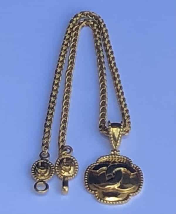 CHANEL PRE-OWNED MEDALLION CHAIN NECKLACE