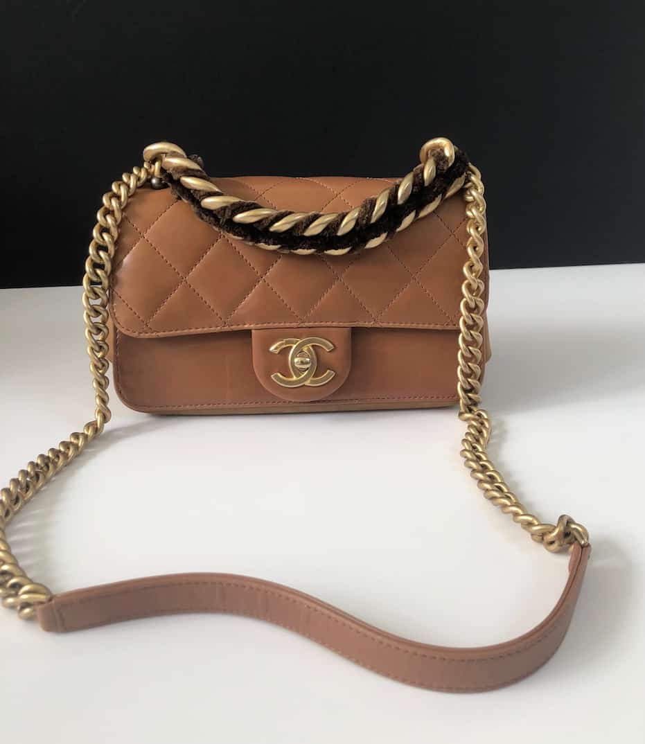 chanel quilted leather chain