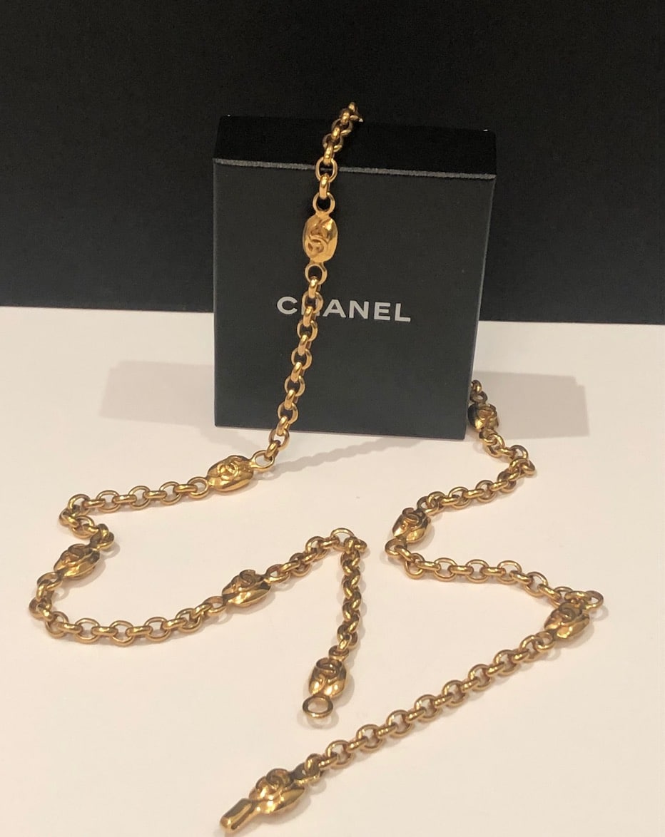 CHANEL Vintage CC Logo Medallion Gold Tone Belt - Necklace W/Box