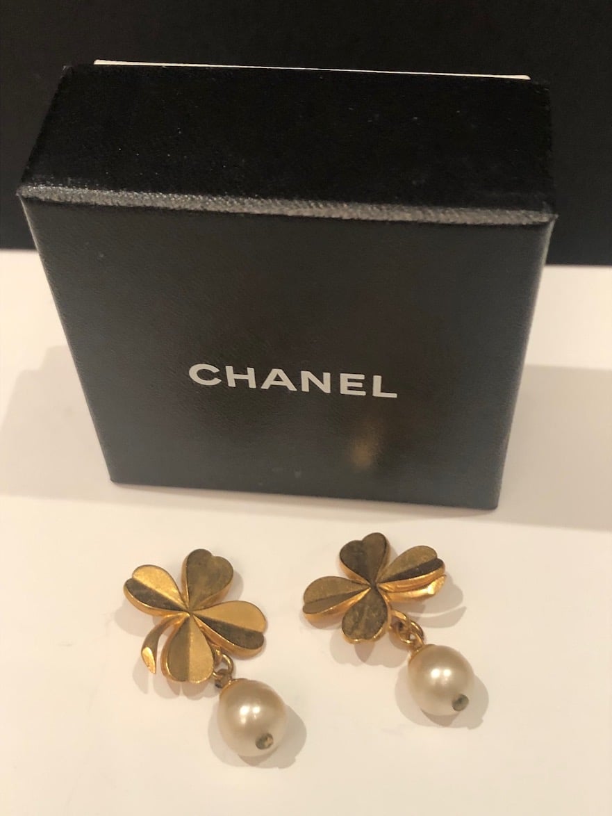 CHANEL Vintage Cufflinks Clover Pearl Gold Metal Circa 1994 W/Box - Chelsea  Vintage Couture