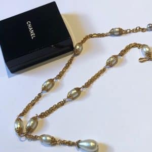 chanel 1996 double strand pearls chain necklace w/pendant