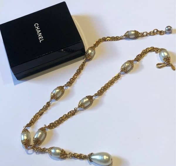 chanel 1996 double strand pearls chain necklace w/pendant