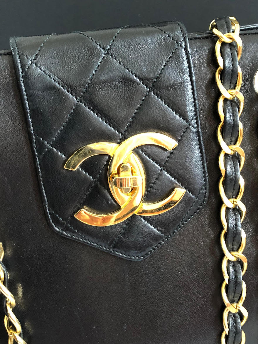 chanel patent leather shoulder bag tote