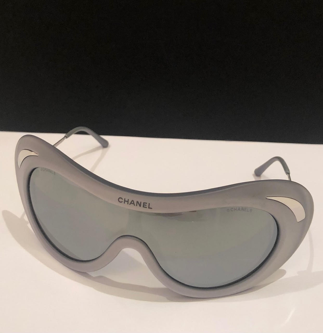 Sunglasses Chanel Black in Plastic - 36111707