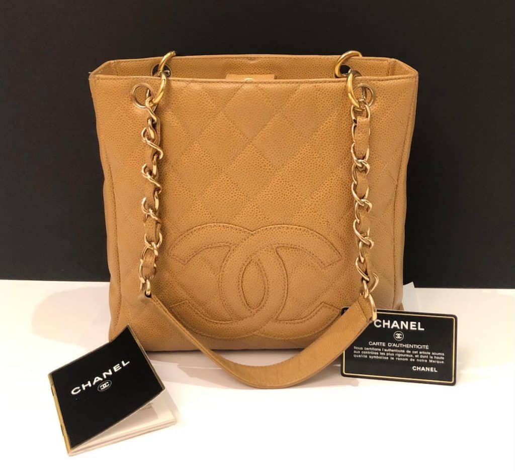 Petite shopping tote leather tote Chanel Camel in Leather - 33782869
