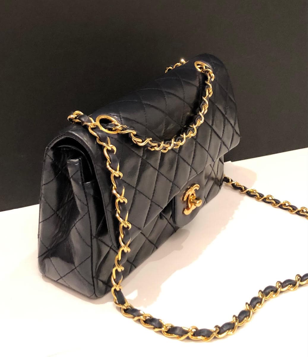 CHANEL SMALL CLASSIC FLAP HANDBAG with quilted pink leather with  interlocked CC lock gold tone hardware and leather woven chain strap  authenticity card 9508026 with dust bag and box 23cm x 65cm