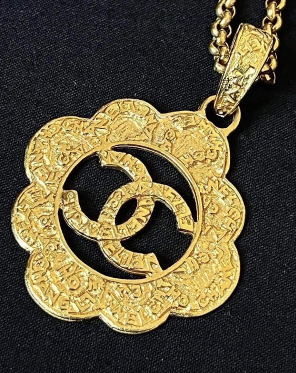 CHANEL Vintage Gold Plated CC Logo Medallion Flower Chain Necklace 1995 -  Chelsea Vintage Couture
