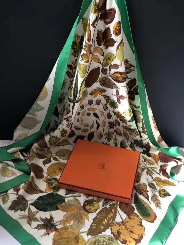 HERMÈS 葉っぱデザイン スカーフ hermes-vintage-silk-scarf-