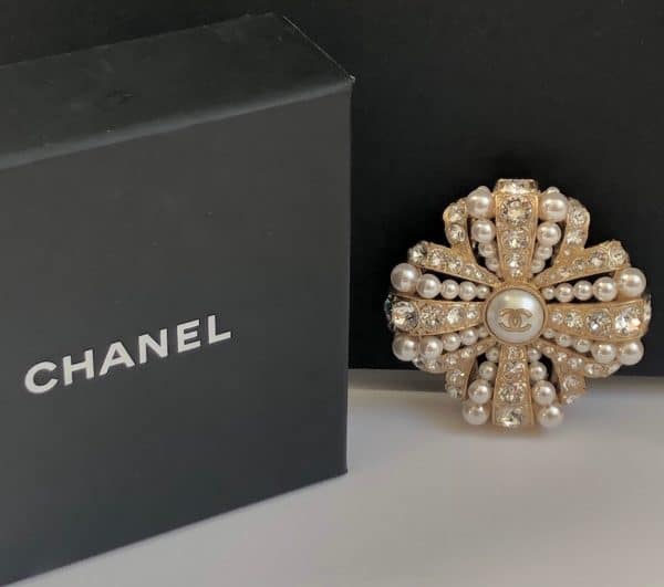 chanel brooch cc logo pearl & crystals pin w/box