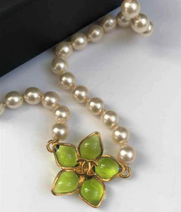 chanel vintage green gripoix pearl necklace with cc logo c.1980s w/box