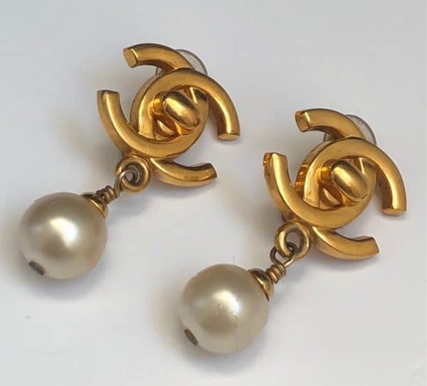 chanel 1996 twist lock earrings pearl drop gold tone vintage w/box