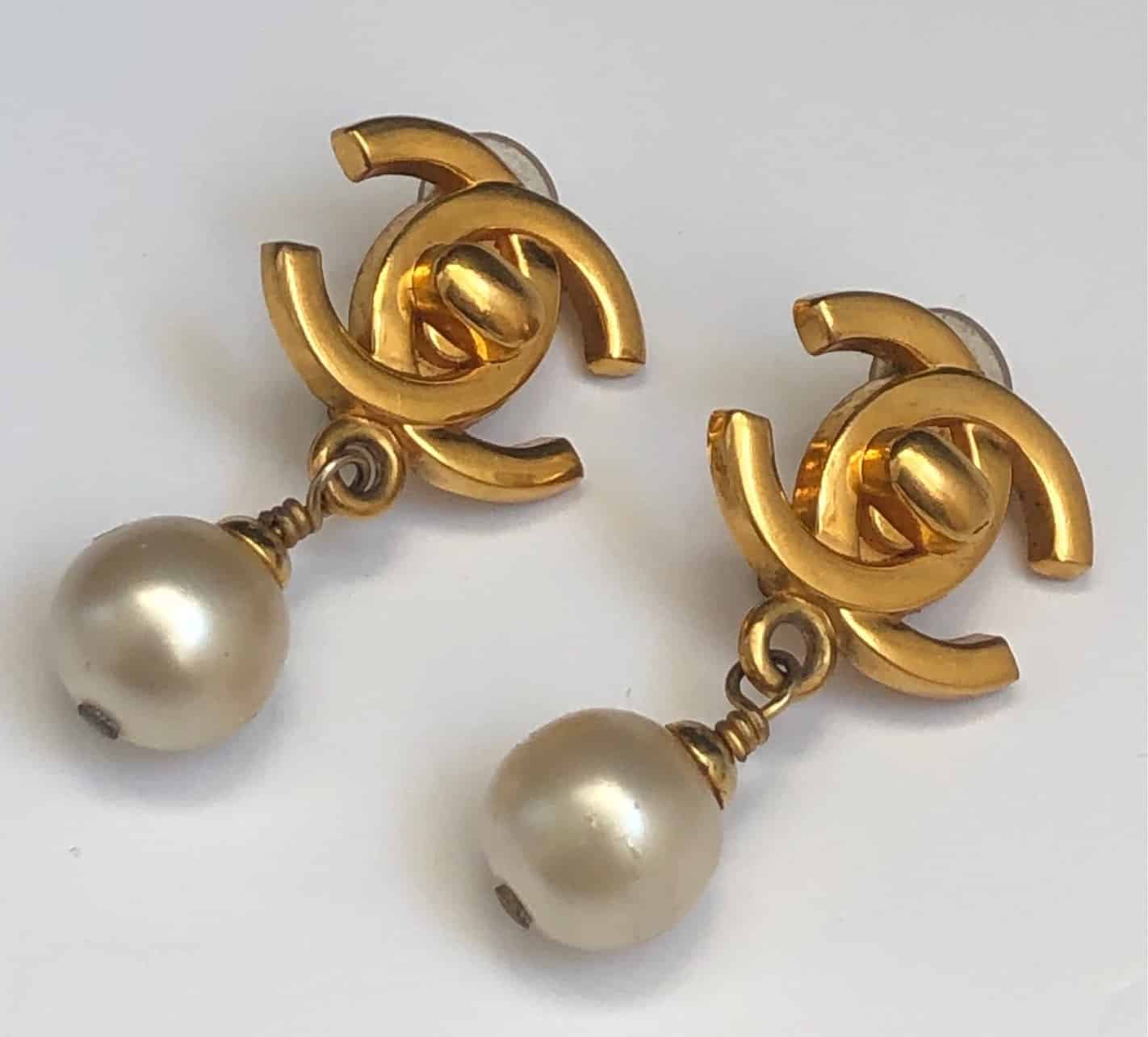 chanel gold pearl drop earrings vintage