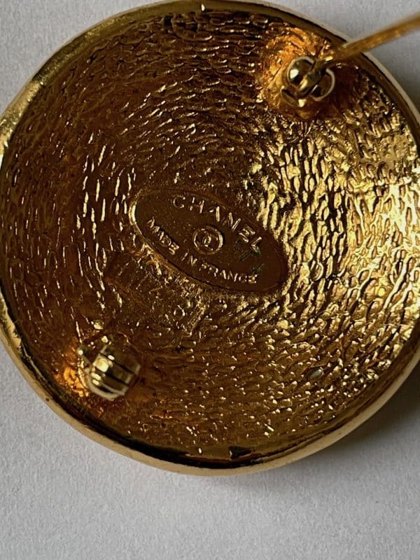 chanel 1980 31 rue cambon round brooch gold tone vintage w/box