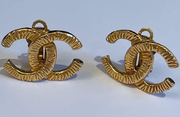 chanel 1980 vintage iconic cc logo clip on hammered earrings w/box