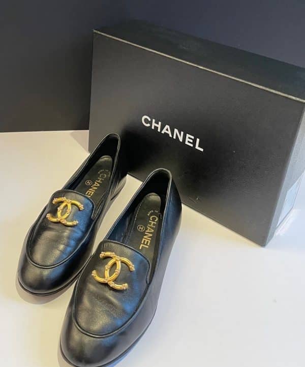 chanel cc logo gold pearl black leather flat loafer pump w/box
