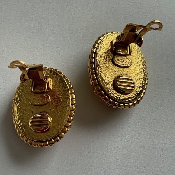 chanel vintage baroque cc logo gold pearl oval earrings w/box c.1997