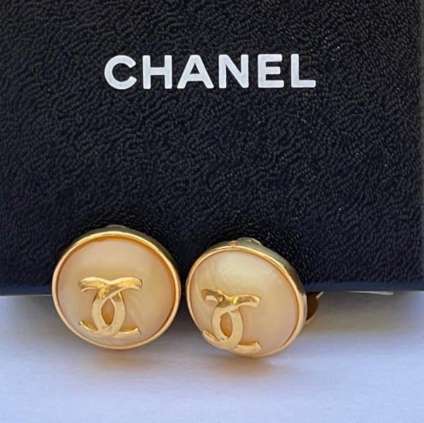 chanel vintage cc logo gold small button marble pearl earrings c. 1980s w/box