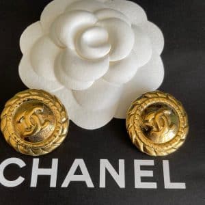 chanel vintage cc logo round gold textured earrings c.1980s w/box