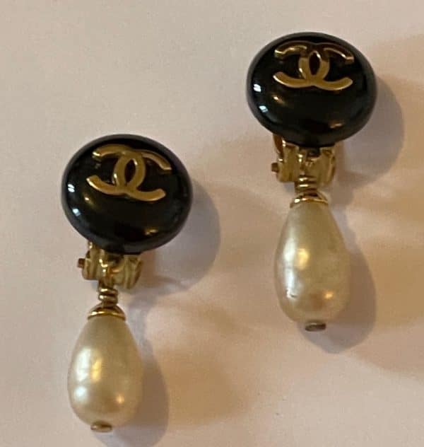 chanel vintage cc logo pearl pear drop & black pendant earrings 1994 w/box