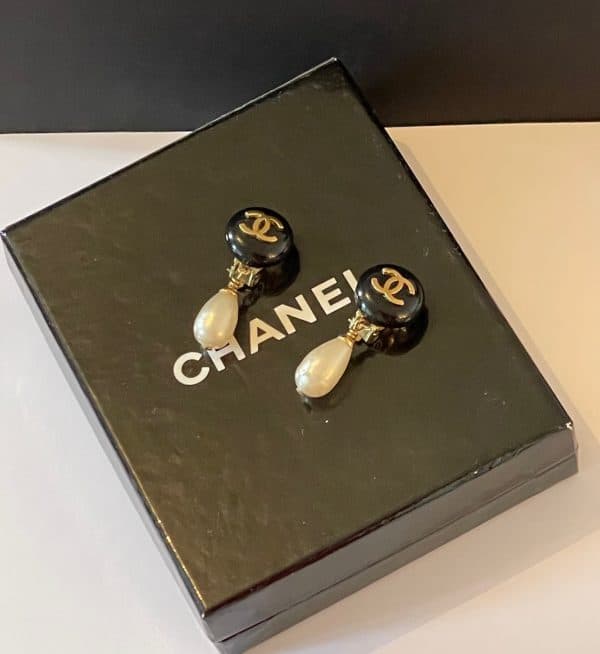 chanel vintage cc logo pearl pear drop & black pendant earrings 1994 w/box