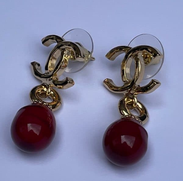 chanel cc logo pearl drop pendant dangle earrings red & gold 