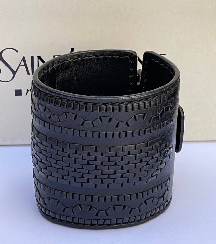 YVES SAINT LAURENT rive gauche レザーバングル YVES SAINT LAURENT RIVE GAUCHE Leather Black Cuff Bracelet